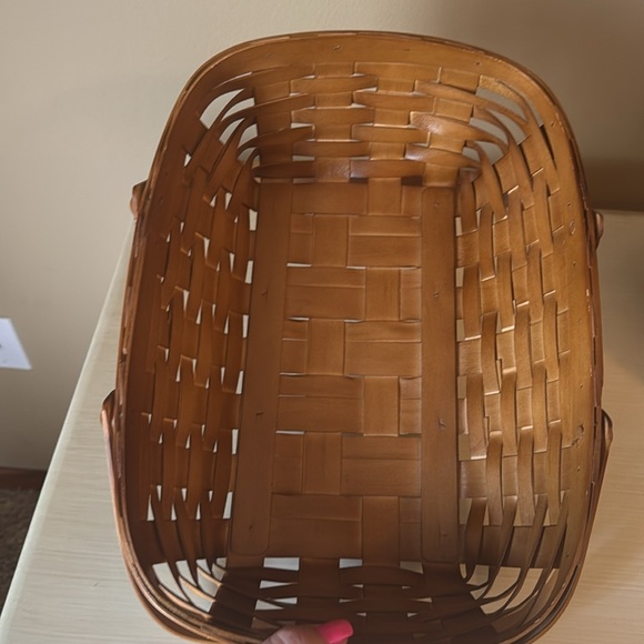 Heritage mint LTD Canadian maple basket with handles liner and protector. - Picture 3 of 5
